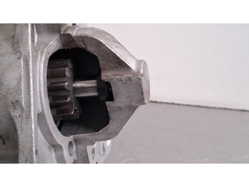 Recambio de motor arranque para renault kangoo referencia OEM IAM 8EA011610  