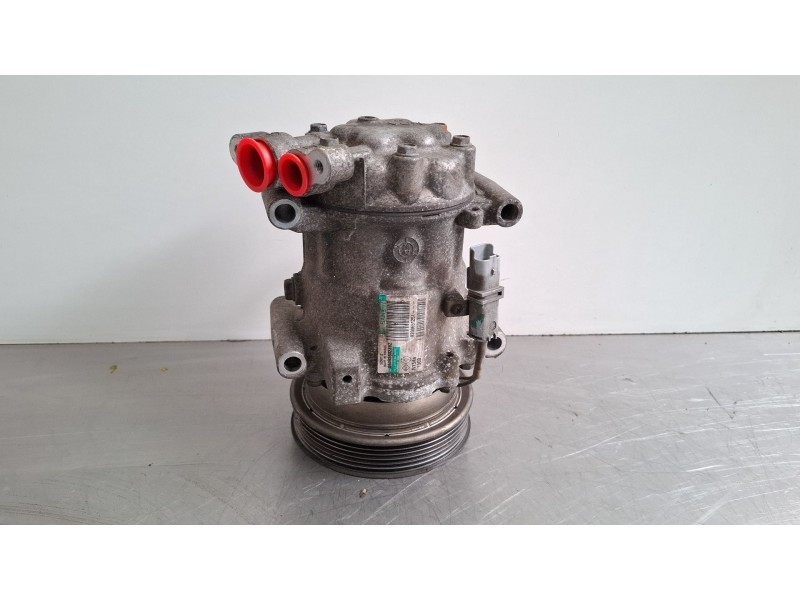 Recambio de compresor aire acondicionado para renault kangoo referencia OEM IAM 8200651251  