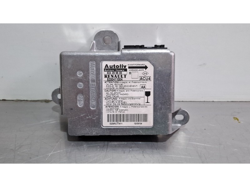 Recambio de centralita airbag para renault megane referencia OEM IAM 8200411004  