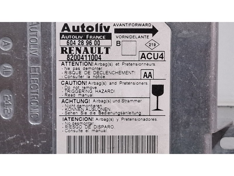 Recambio de centralita airbag para renault megane referencia OEM IAM 8200411004  