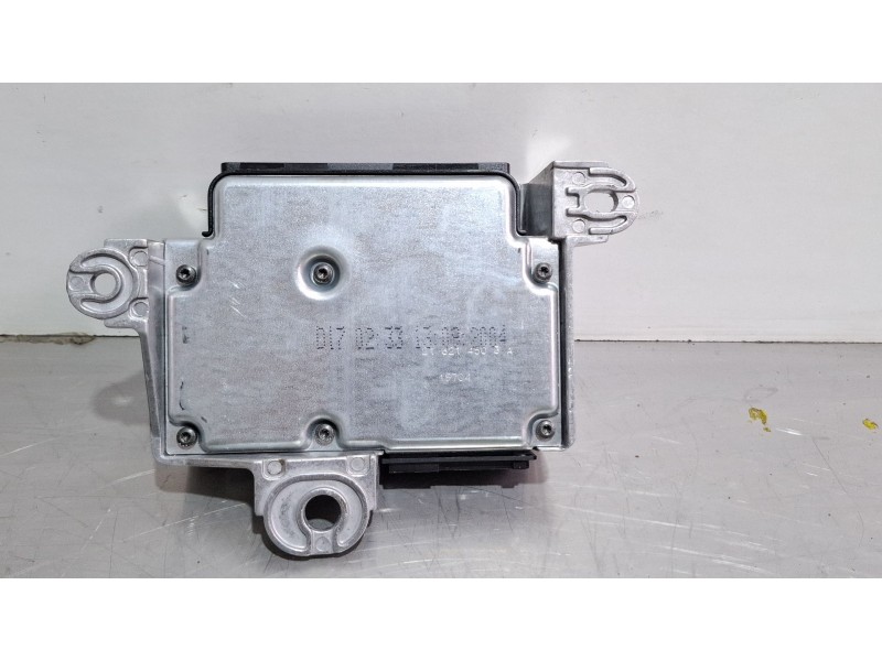 Recambio de centralita airbag para renault megane referencia OEM IAM 8200411004  