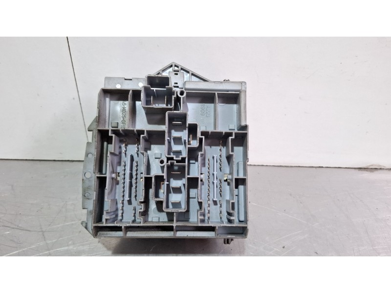 Recambio de caja reles / fusibles para fiat stilo referencia OEM IAM 46796538  