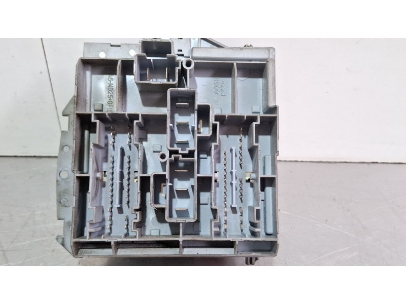 Recambio de caja reles / fusibles para fiat stilo referencia OEM IAM 46796538  