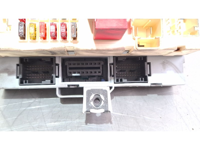 Recambio de caja reles / fusibles para fiat stilo referencia OEM IAM 501208530100 46797609  