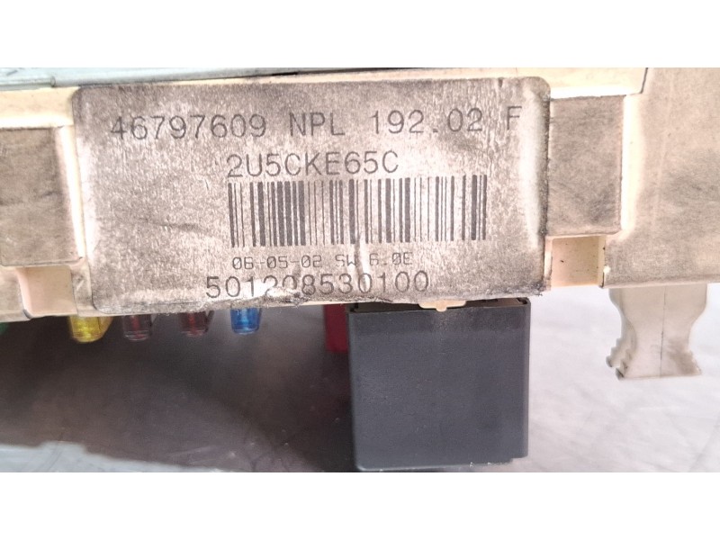 Recambio de caja reles / fusibles para fiat stilo referencia OEM IAM 501208530100 46797609  