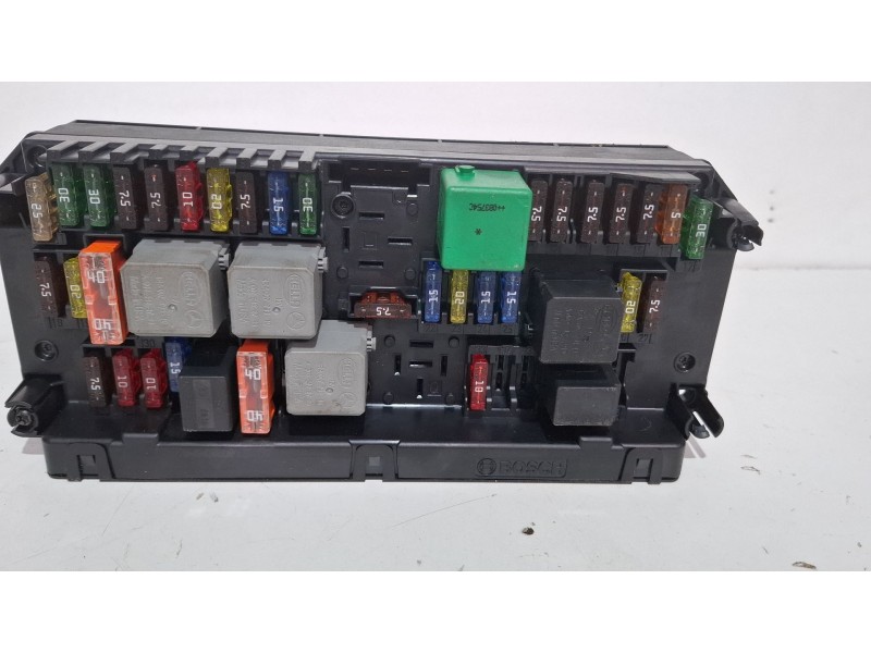 Recambio de caja reles / fusibles para mercedes-benz c 200 cdi referencia OEM IAM A2045404150  