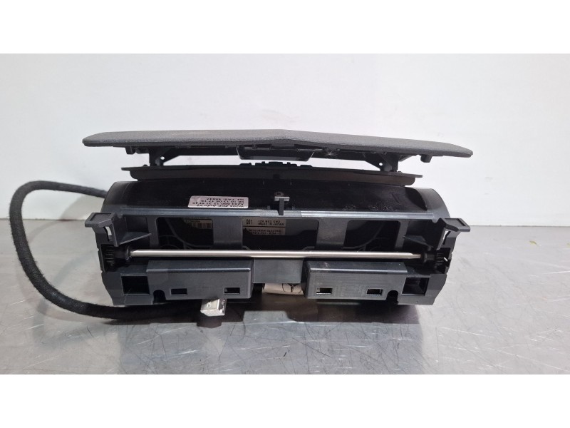 Recambio de pantalla multifuncion para mercedes-benz c 200 cdi referencia OEM IAM A20468012319F45 A2048204297  