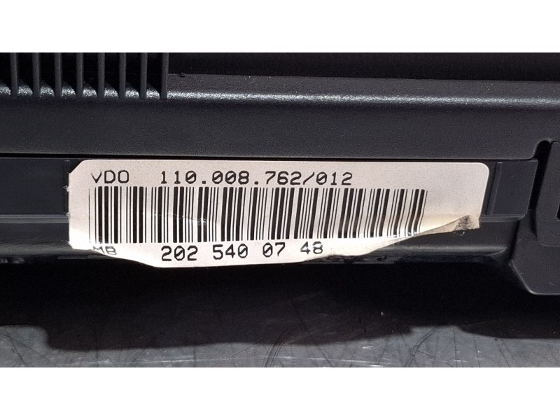 Recambio de cuenta kilometros para mercedes-benz 250d referencia OEM IAM 2025400748  