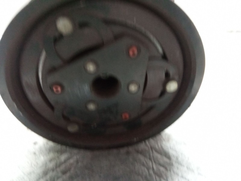 Recambio de compresor aire acondicionado para renault fluence referencia OEM IAM 8201025121  