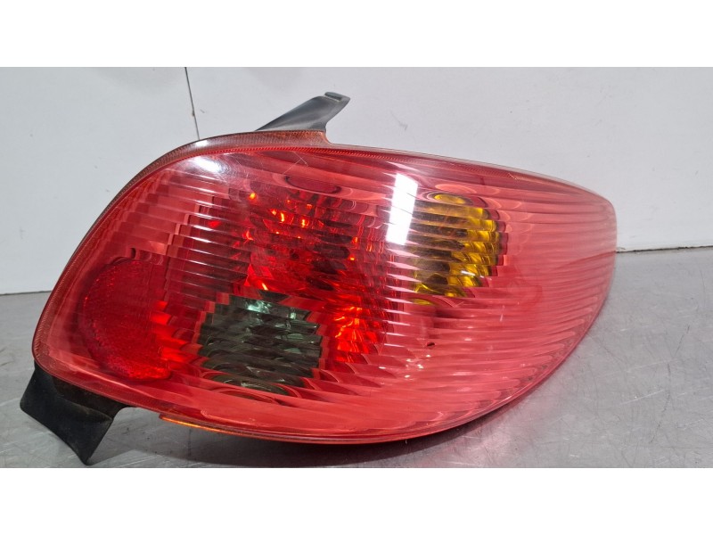 Recambio de piloto trasero derecho para peugeot 206 referencia OEM IAM   