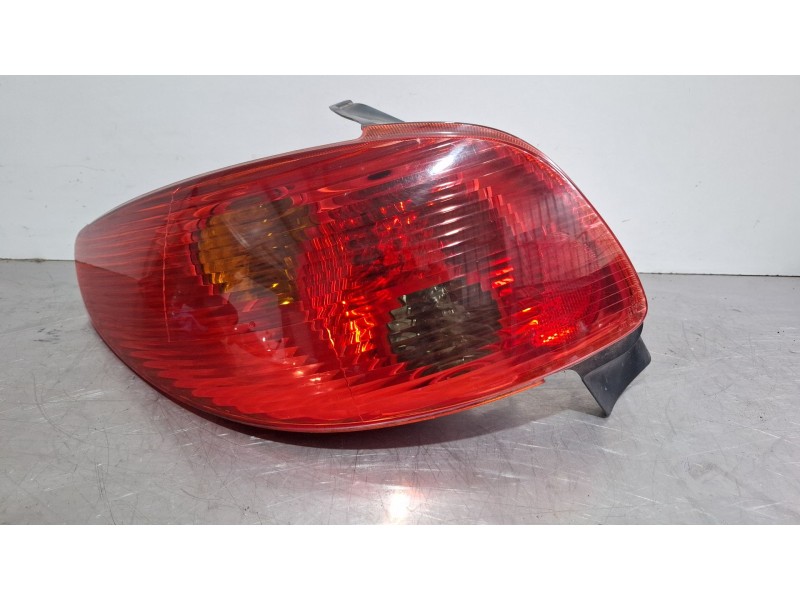 Recambio de piloto trasero izquierdo para peugeot 206 referencia OEM IAM   