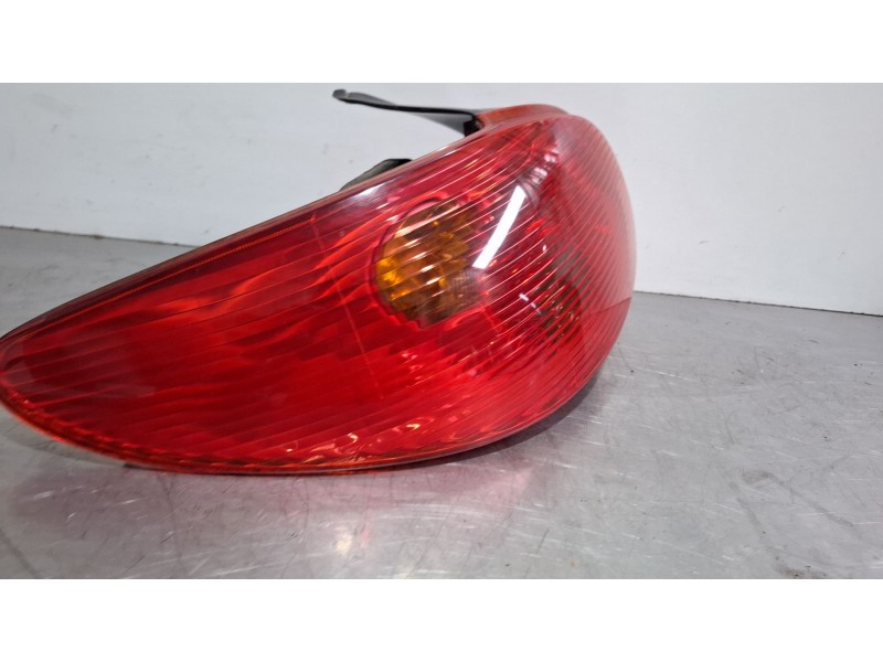 Recambio de piloto trasero izquierdo para peugeot 206 referencia OEM IAM   