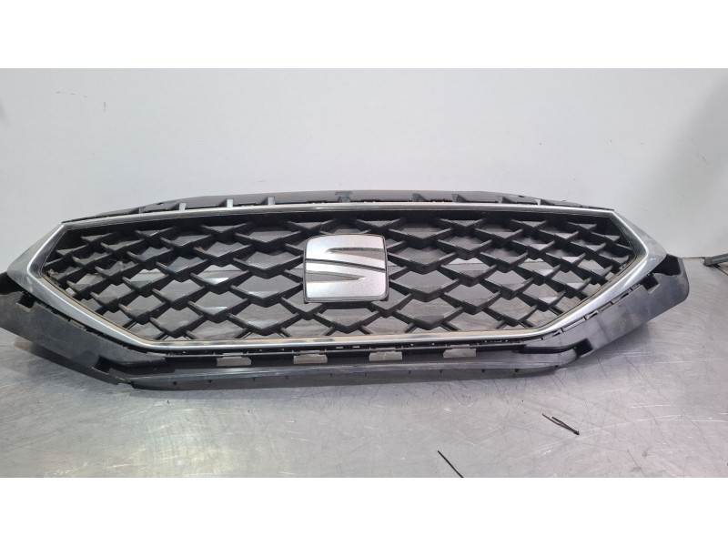 Recambio de rejilla delantera para seat león referencia OEM IAM   