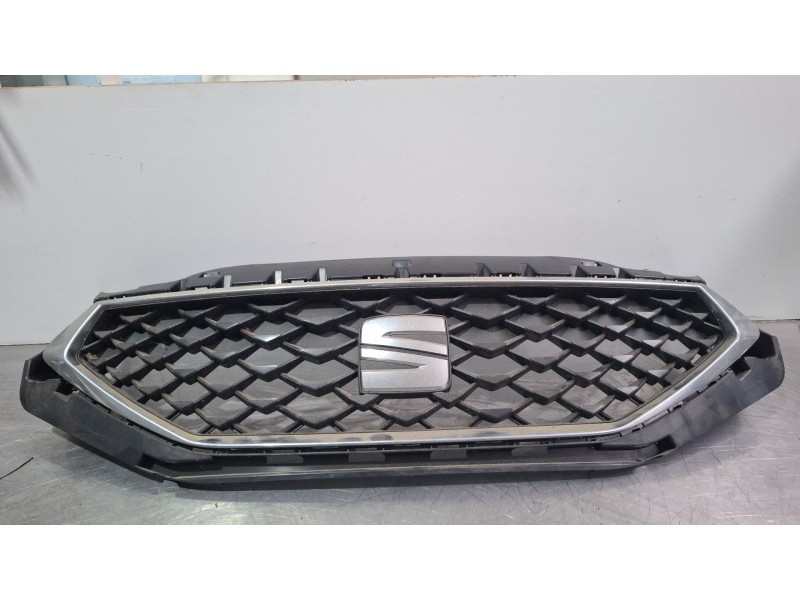 Recambio de rejilla delantera para seat león referencia OEM IAM   