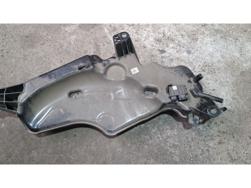Recambio de deposito adblue para seat león referencia OEM IAM 5WA131877  
