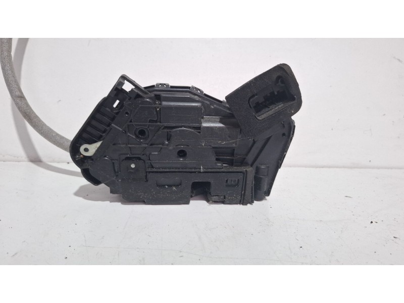 Recambio de cerradura puerta delantera derecha para seat león referencia OEM IAM 5TB837016C  