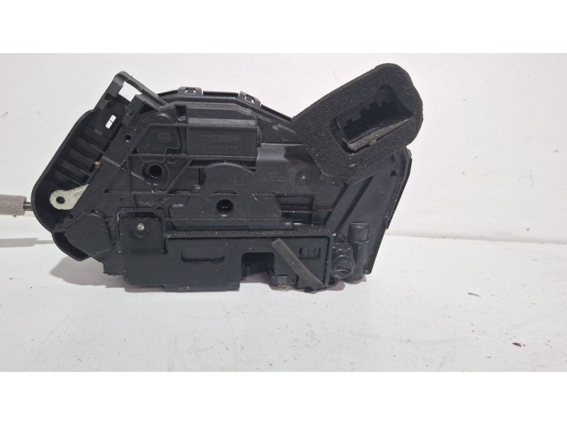 Recambio de cerradura puerta trasera derecha para seat león referencia OEM IAM 5RA839016L  