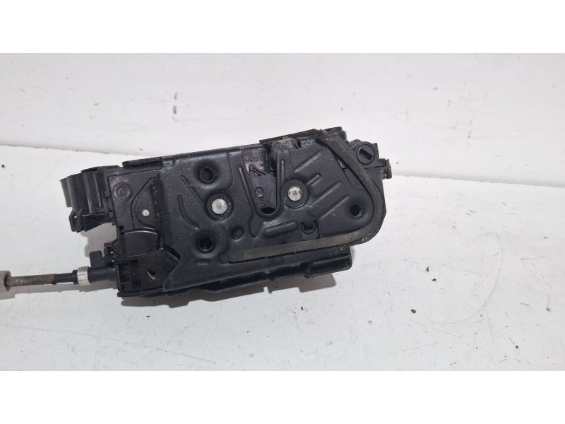 Recambio de cerradura puerta trasera derecha para seat león referencia OEM IAM 5RA839016L  