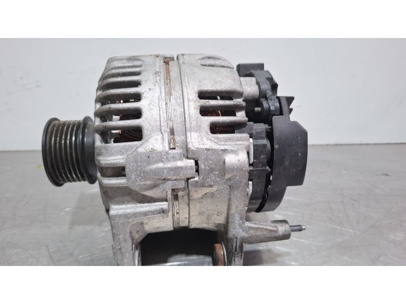 Recambio de alternador para seat ibiza ii referencia OEM IAM 037903025M  