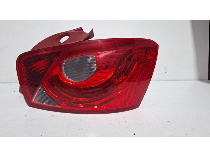 Recambio de piloto trasero derecho para seat ibiza ii referencia OEM IAM O283934107  