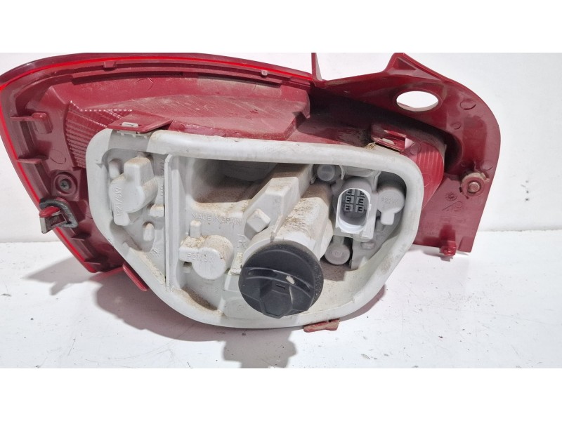 Recambio de piloto trasero derecho para seat ibiza ii referencia OEM IAM O283934107  