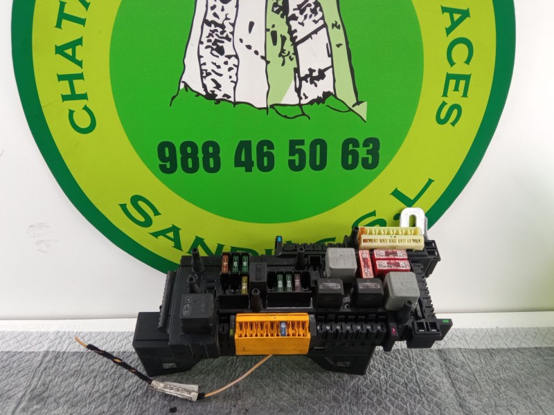 Recambio de caja reles / fusibles para mercedes benz c220 referencia OEM IAM 748038  