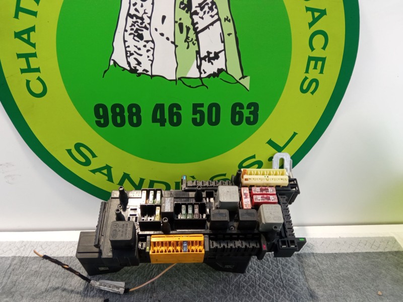 Recambio de caja reles / fusibles para mercedes benz c220 referencia OEM IAM 748038  