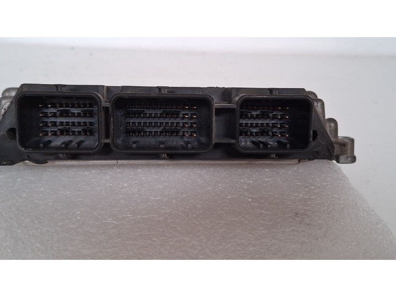 Recambio de centralita motor para renault scenic referencia OEM IAM 8200527725 0281012589  