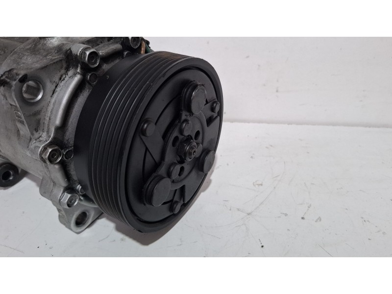 Recambio de compresor aire acondicionado para audi a3 referencia OEM IAM SD7V16 / 1J0820803F  