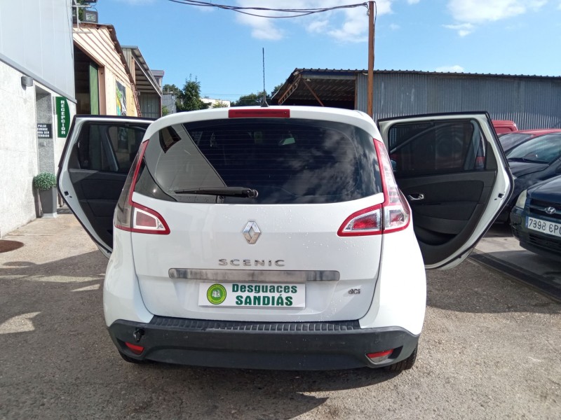renault scenic del año 2010