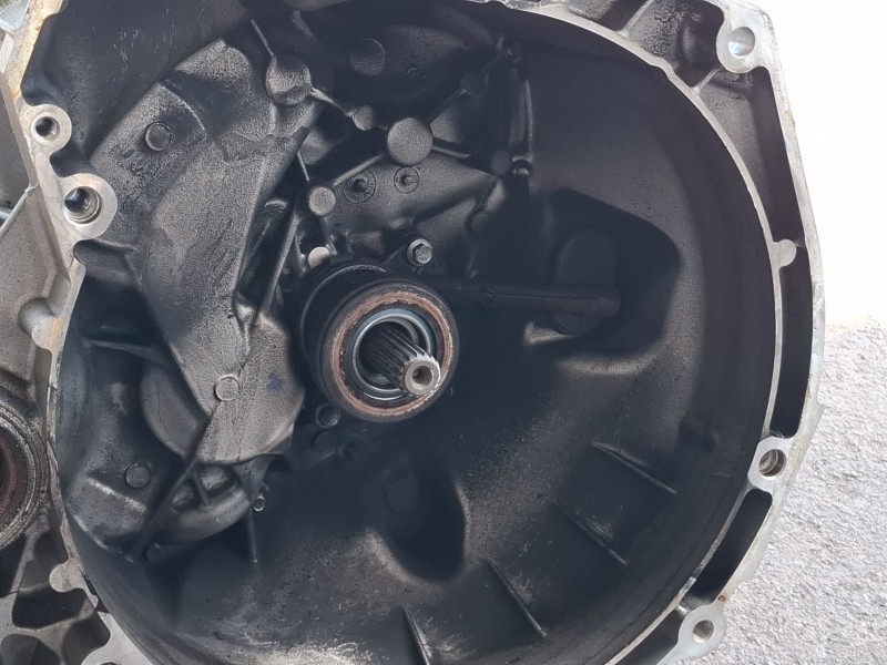 Recambio de caja cambios para ford fiesta referencia OEM IAM H1BR7002AFD  