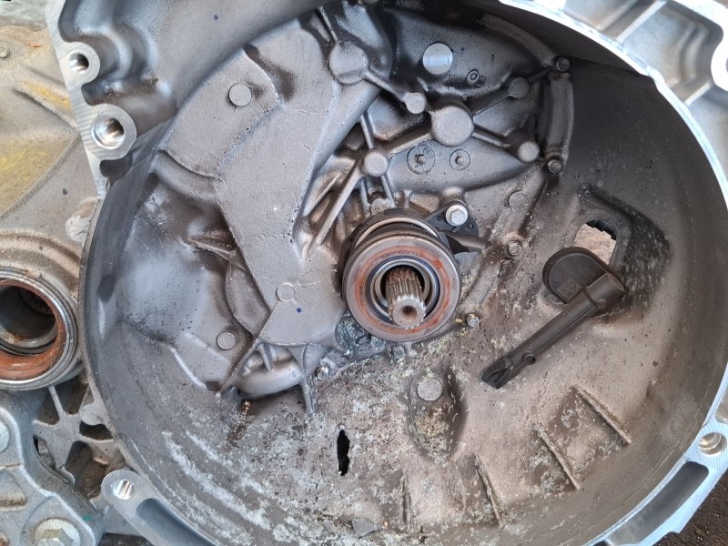 Recambio de caja cambios para ford fiesta referencia OEM IAM H1BR7002FFD  