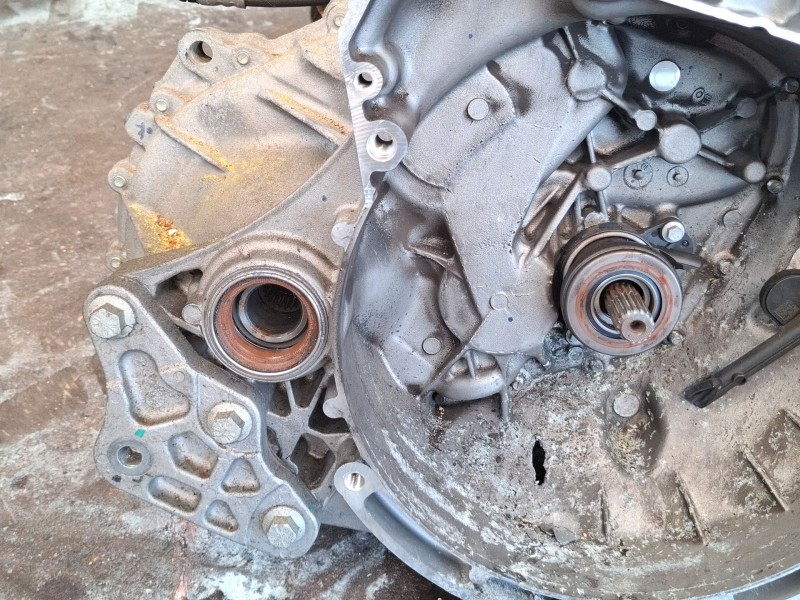 Recambio de caja cambios para ford fiesta referencia OEM IAM H1BR7002FFD  