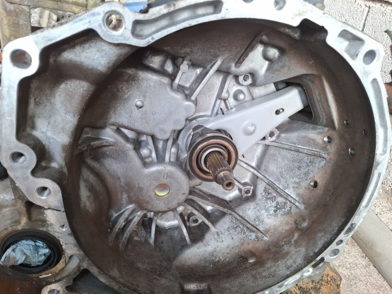 Recambio de caja cambios para kia carnival referencia OEM IAM KV-2  