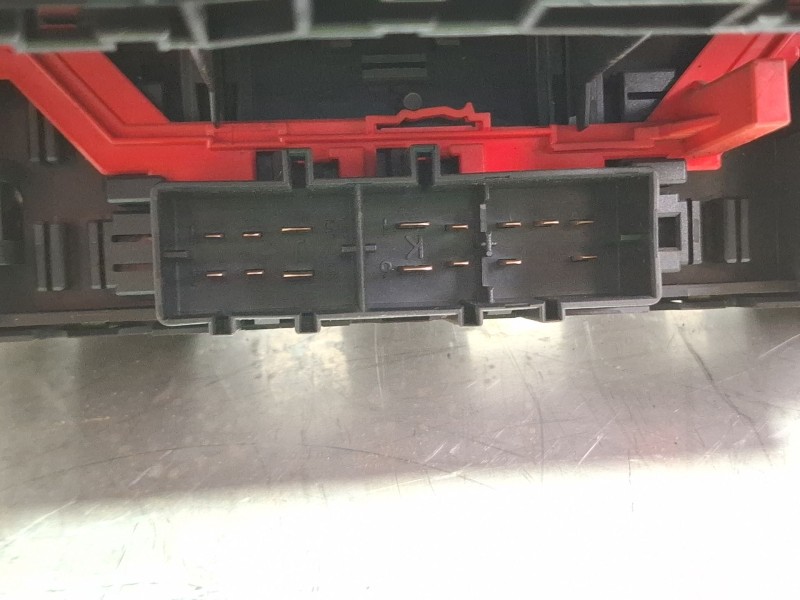 Recambio de caja reles / fusibles para audi a3 8p referencia OEM IAM 8P0907279A  