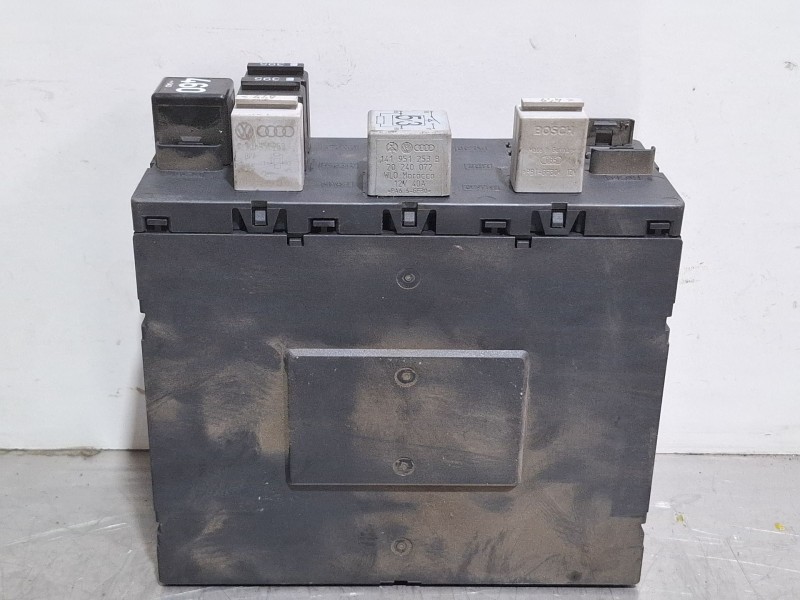 Recambio de caja reles / fusibles para audi a3 8p referencia OEM IAM 8P0907279A  