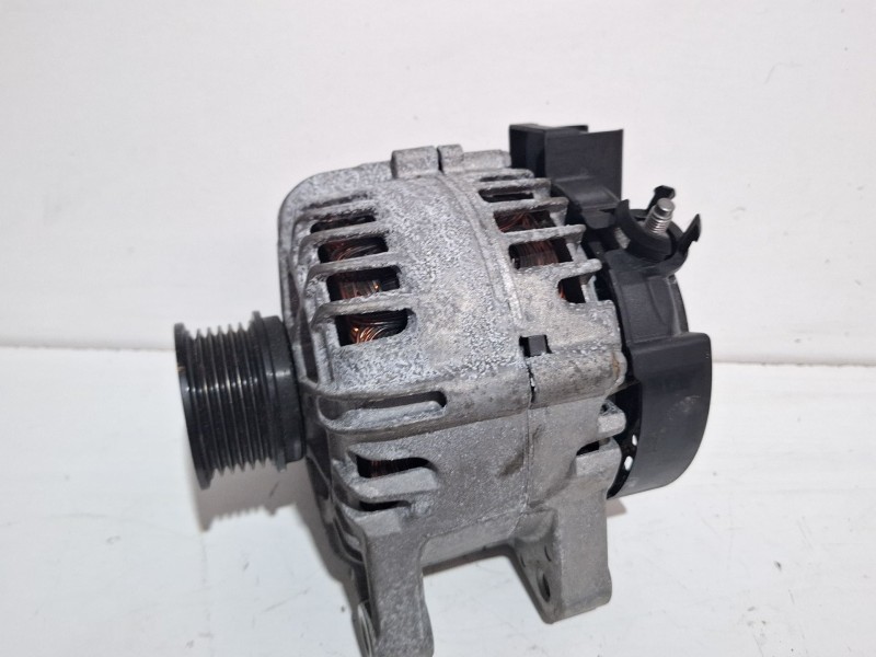 Recambio de alternador para ford fiesta referencia OEM IAM H1BT10300CE  