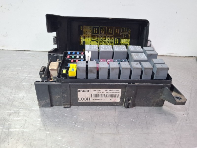 Recambio de caja reles / fusibles para kia carnival referencia OEM IAM OK53H66760  