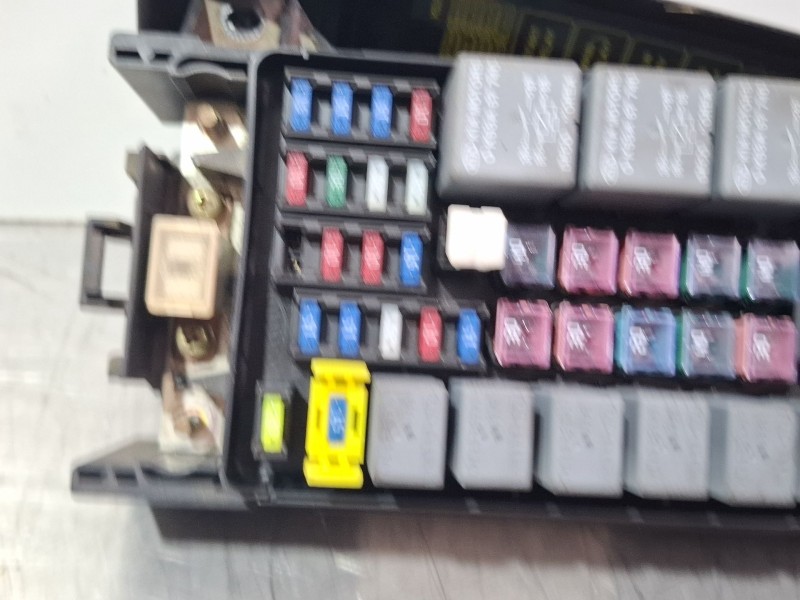 Recambio de caja reles / fusibles para kia carnival referencia OEM IAM OK53H66760  