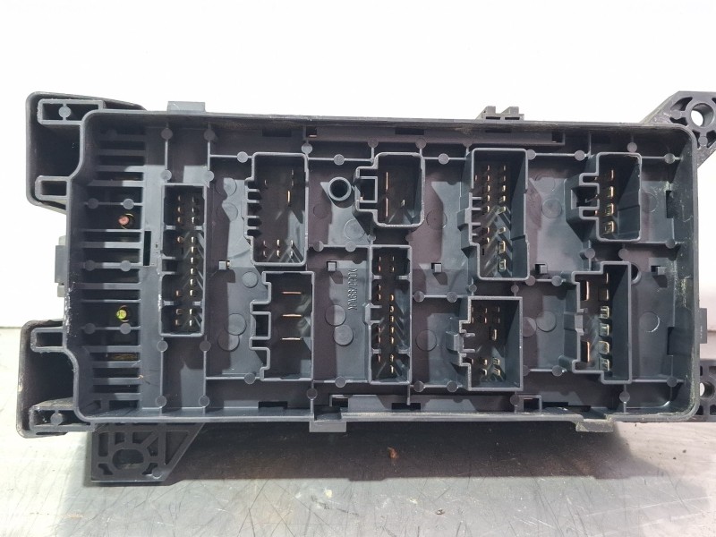 Recambio de caja reles / fusibles para kia carnival referencia OEM IAM OK53H66760  