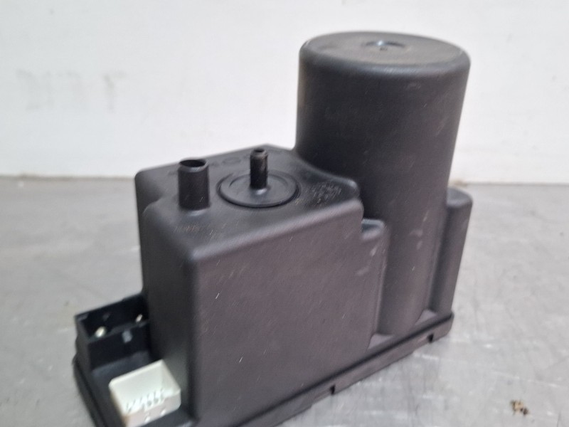 Recambio de compresor de cierre centralizado para audi a4 referencia OEM IAM 4AO862257A  