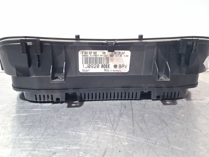 Recambio de cuenta kilometros para volkswagen golf referencia OEM IAM 1j0920806e 0263637002  