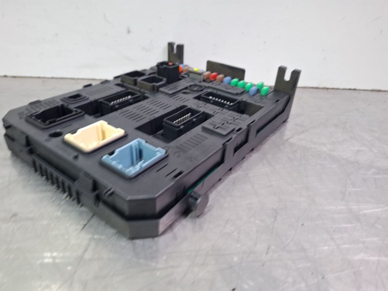 Recambio de centralita bsi para peugeot 308 referencia OEM IAM 28116487-2 28119859-5  
