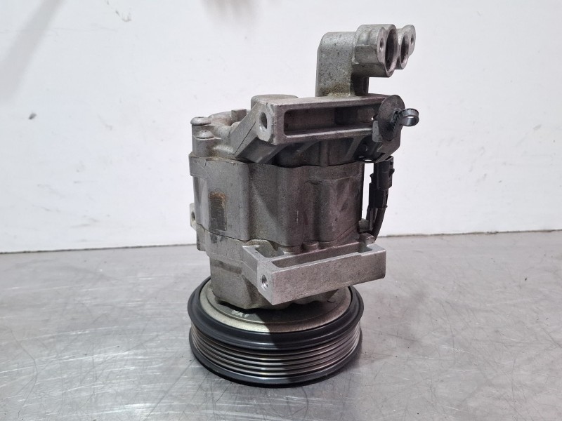 Recambio de compresor aire acondicionado para dacia sandero referencia OEM IAM 926009154R  