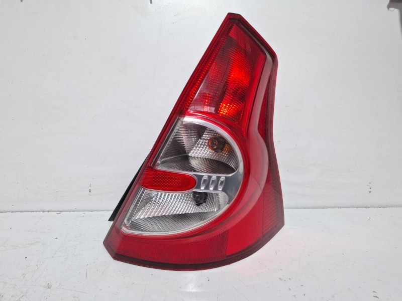 Recambio de piloto trasero derecho para dacia sandero referencia OEM IAM 8200734824  