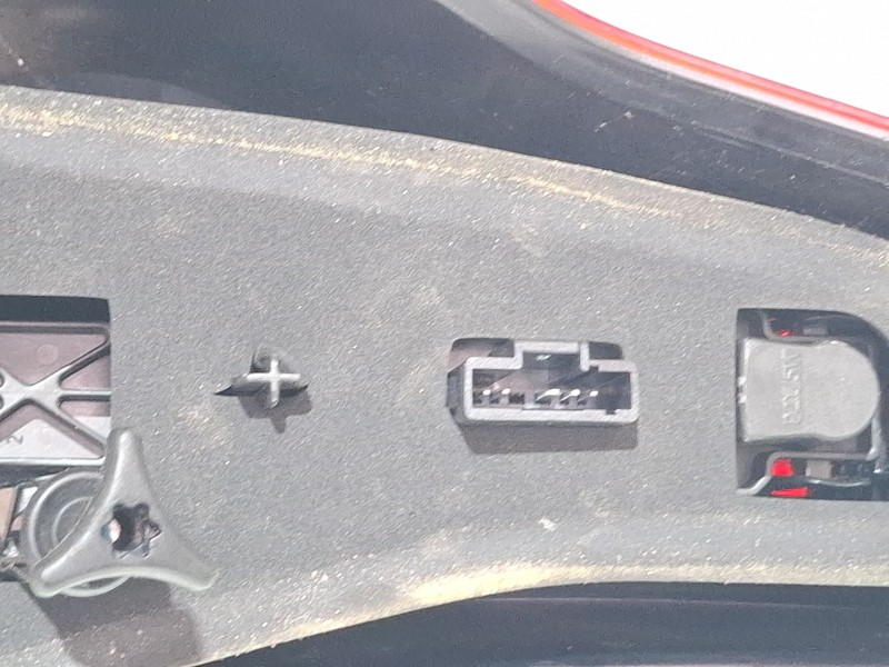 Recambio de piloto trasero derecho para dacia sandero referencia OEM IAM 8200734824  