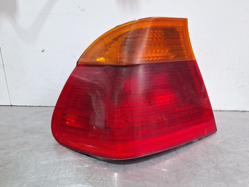 Recambio de piloto trasero izquierdo para bmw 318 referencia OEM IAM 8364921  