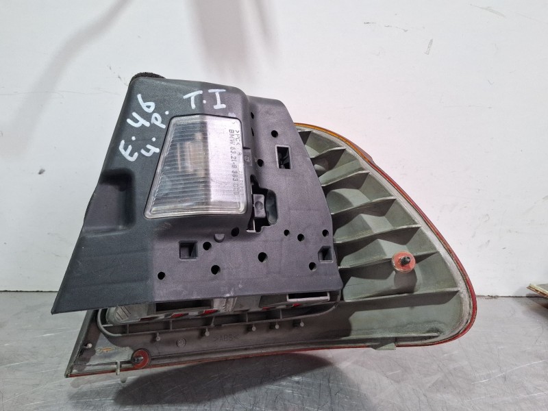 Recambio de piloto trasero izquierdo para bmw 318 referencia OEM IAM 8364921  