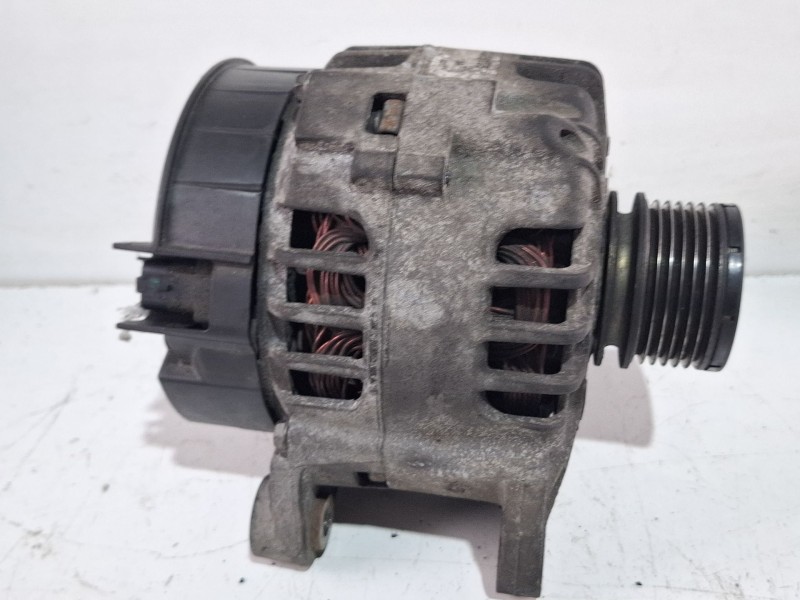 Recambio de alternador para renault kangoo referencia OEM IAM 8200537415 / 2543378A / SG12B105  