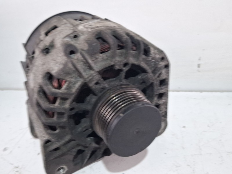 Recambio de alternador para renault kangoo referencia OEM IAM 8200537415 / 2543378A / SG12B105  